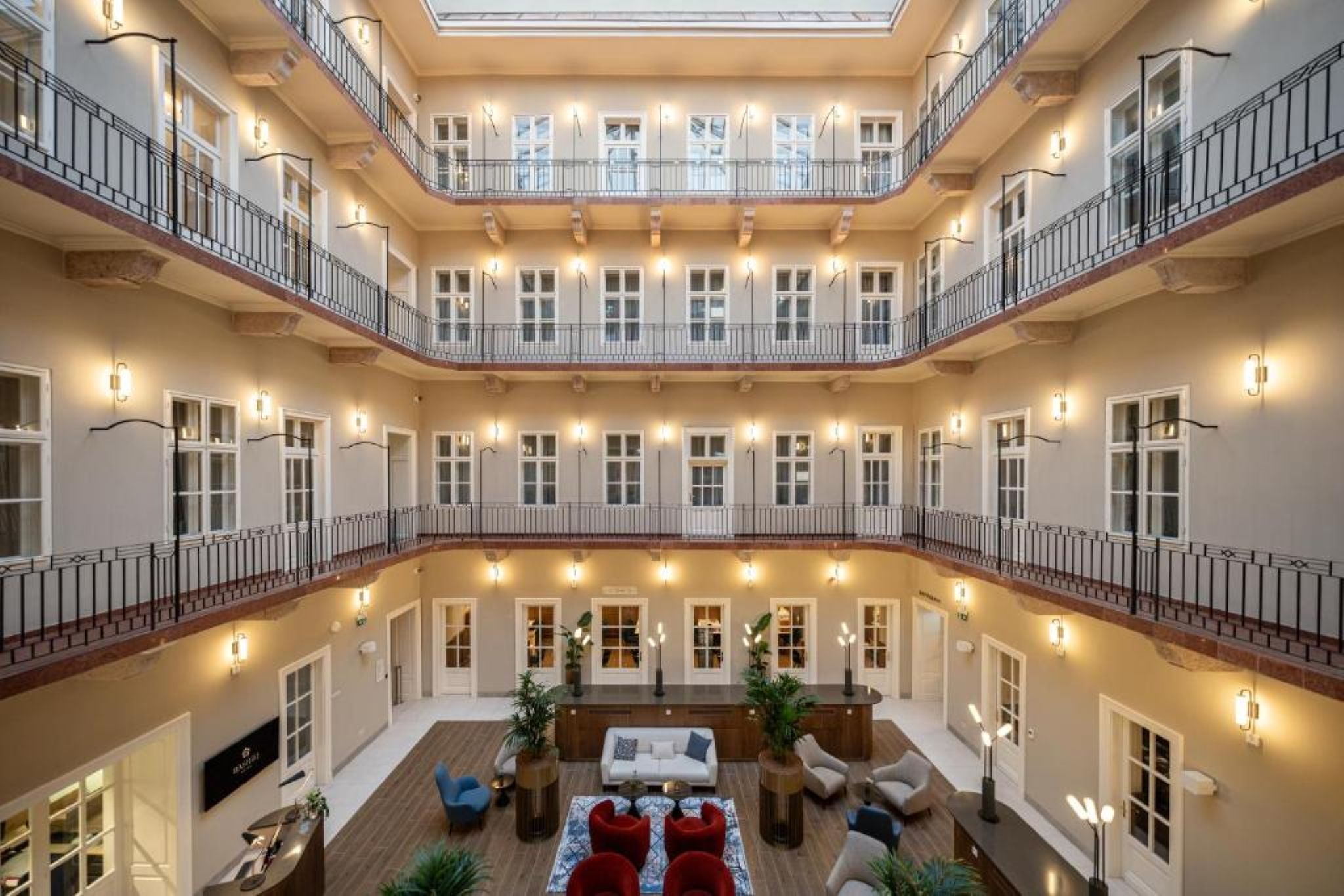 Basiliq Hotel 2/50
