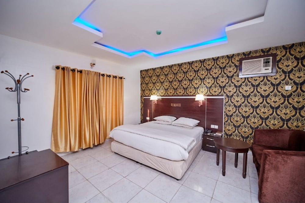 Eemjm Hotels And Suites Limited 7/42