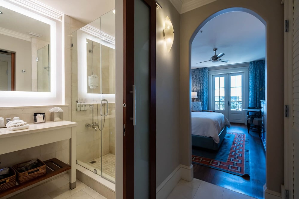 The Pearl Hotel 43/44