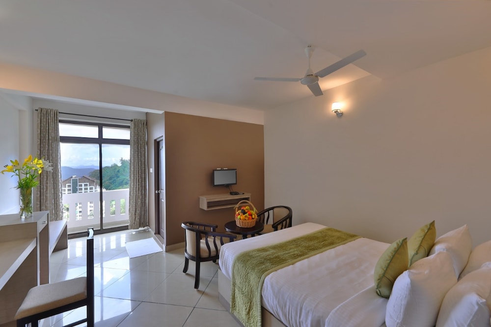 DELUXE, DOUBLE BED