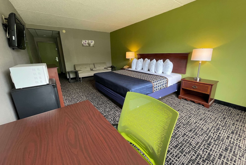 Wingate by Wyndham Lake George 17/63