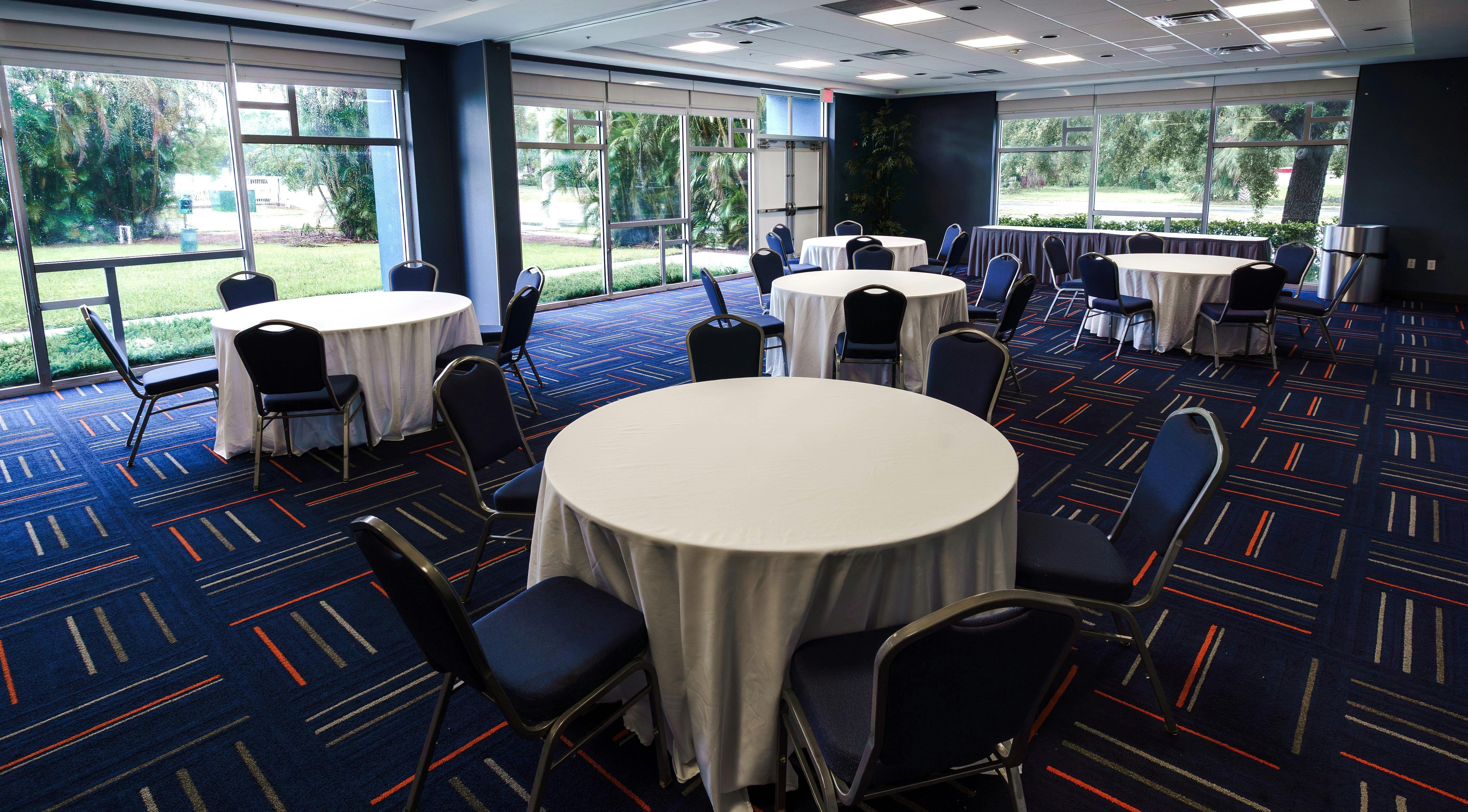 Hampton Inn and Suites Sarasota/Bradenton-Airport 42/68