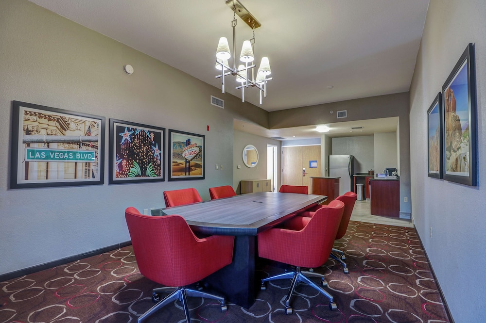 Hampton Inn Tropicana 27/30