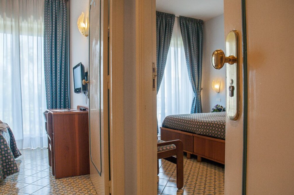 Hotel Eliseo Park S 65/65