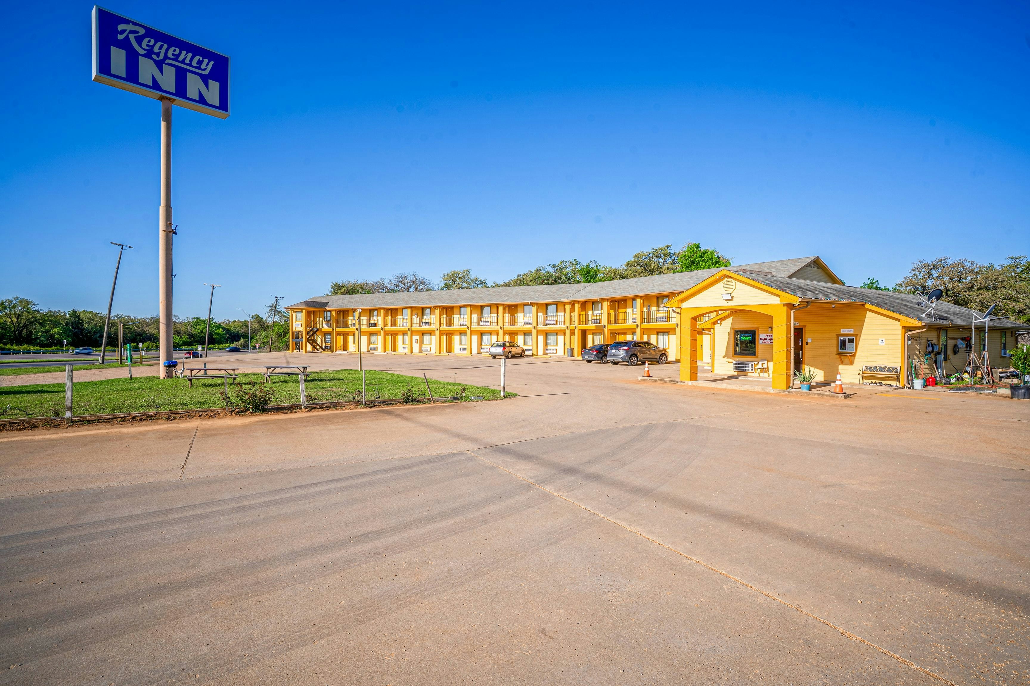 Regency Inn By OYO Rockdale TX 12/31