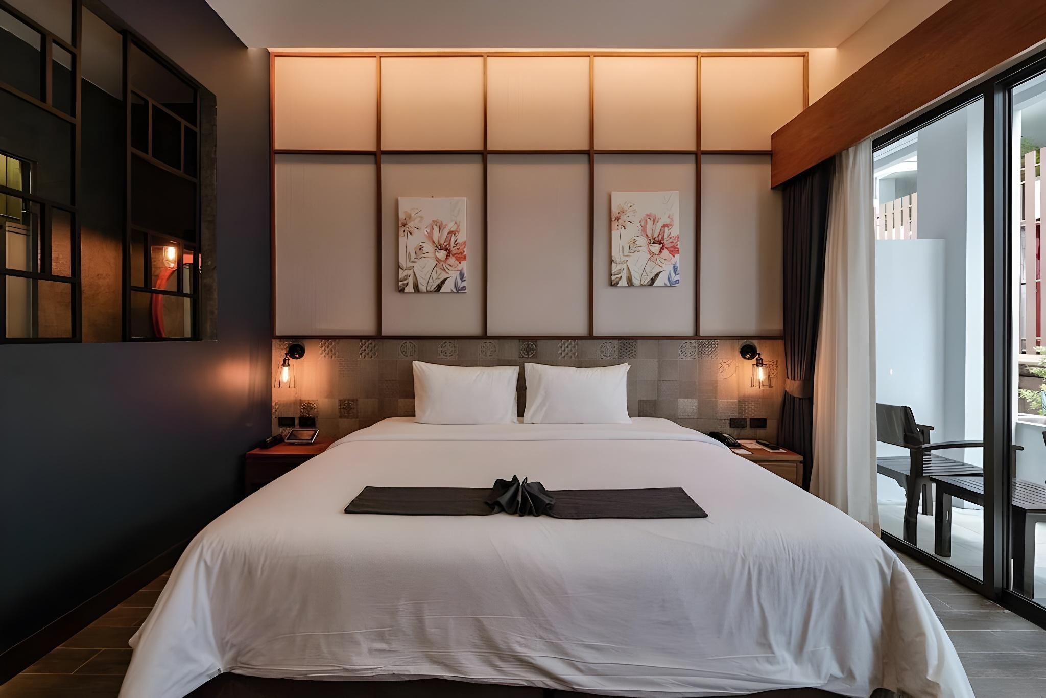 Premier, Twin Beds, Building View