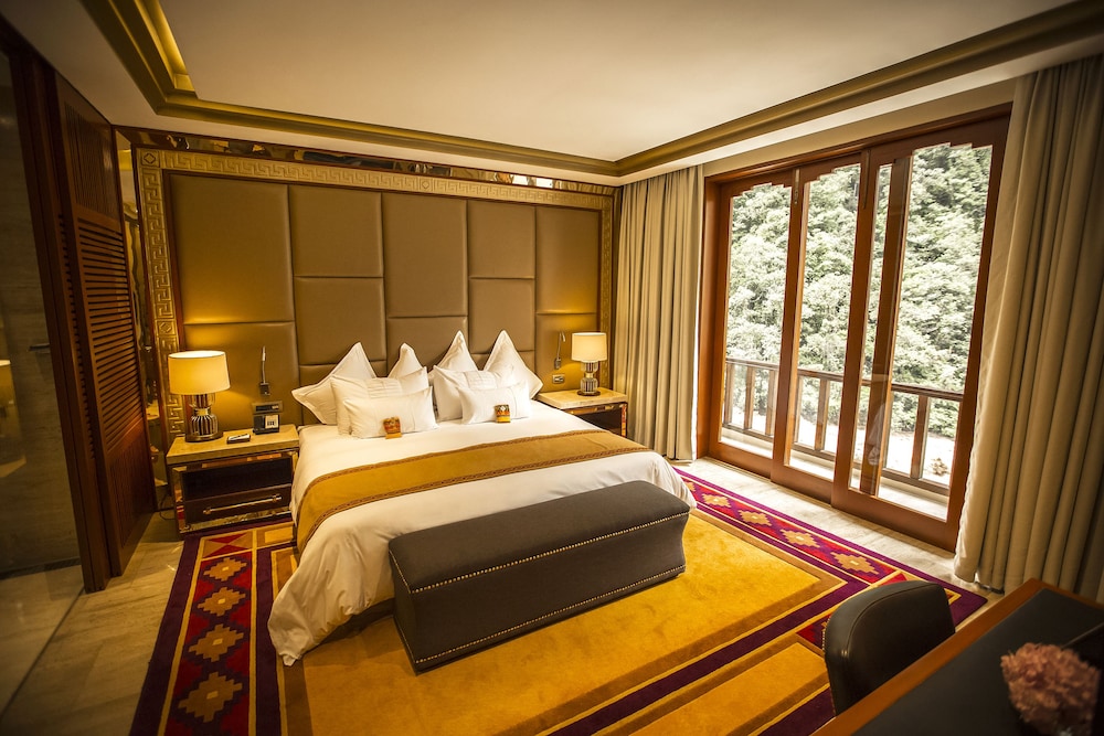 JUNIOR SUITE, KING BED, RIVER VIEW