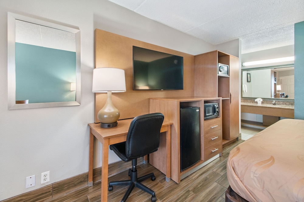 Beachfront Palms Resort Galveston, an Ascend Collection Hotel 35/43