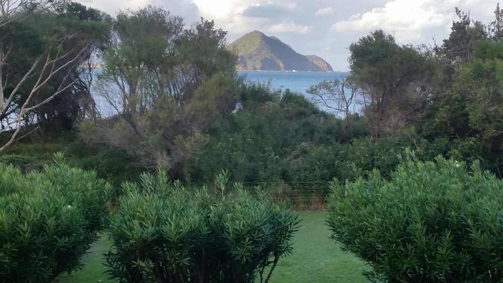 Beachfront Shoal Bay 10/16