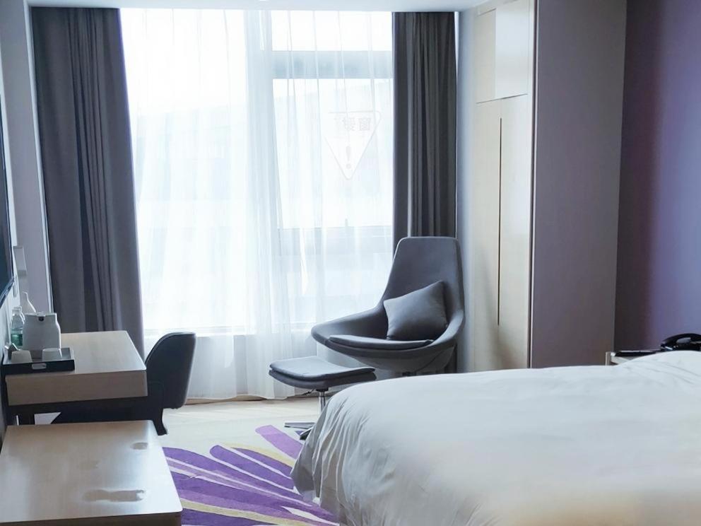 IU Hotel (Nanchang West Railway Station Square) 13/38