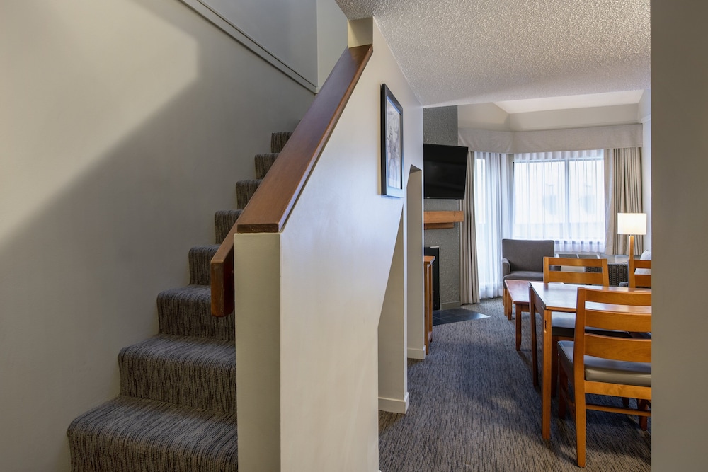 Whistler Village Inn Suites 60/73