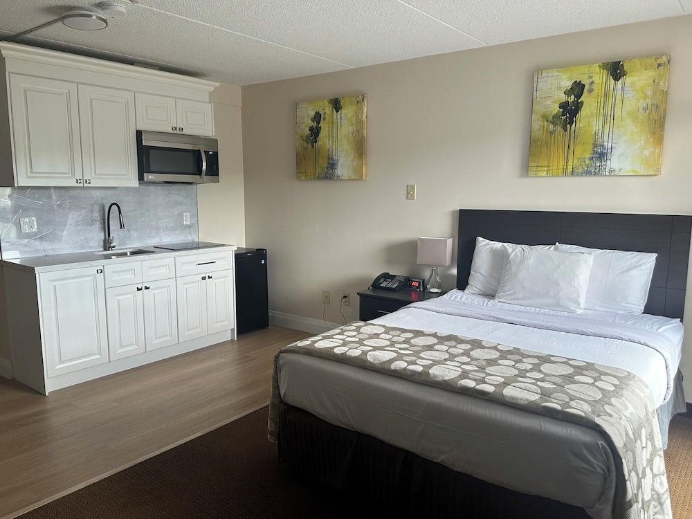 STANDARD, QUEEN BED, NO ELEVATOR, HIGH FLOOR