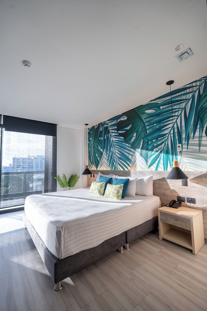 Sea Avenue Hotel 9/47