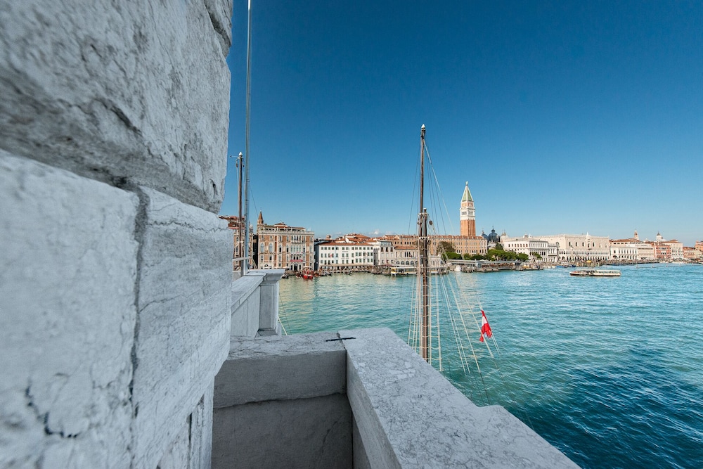 Hotel Monaco & Grand Canal 38/50