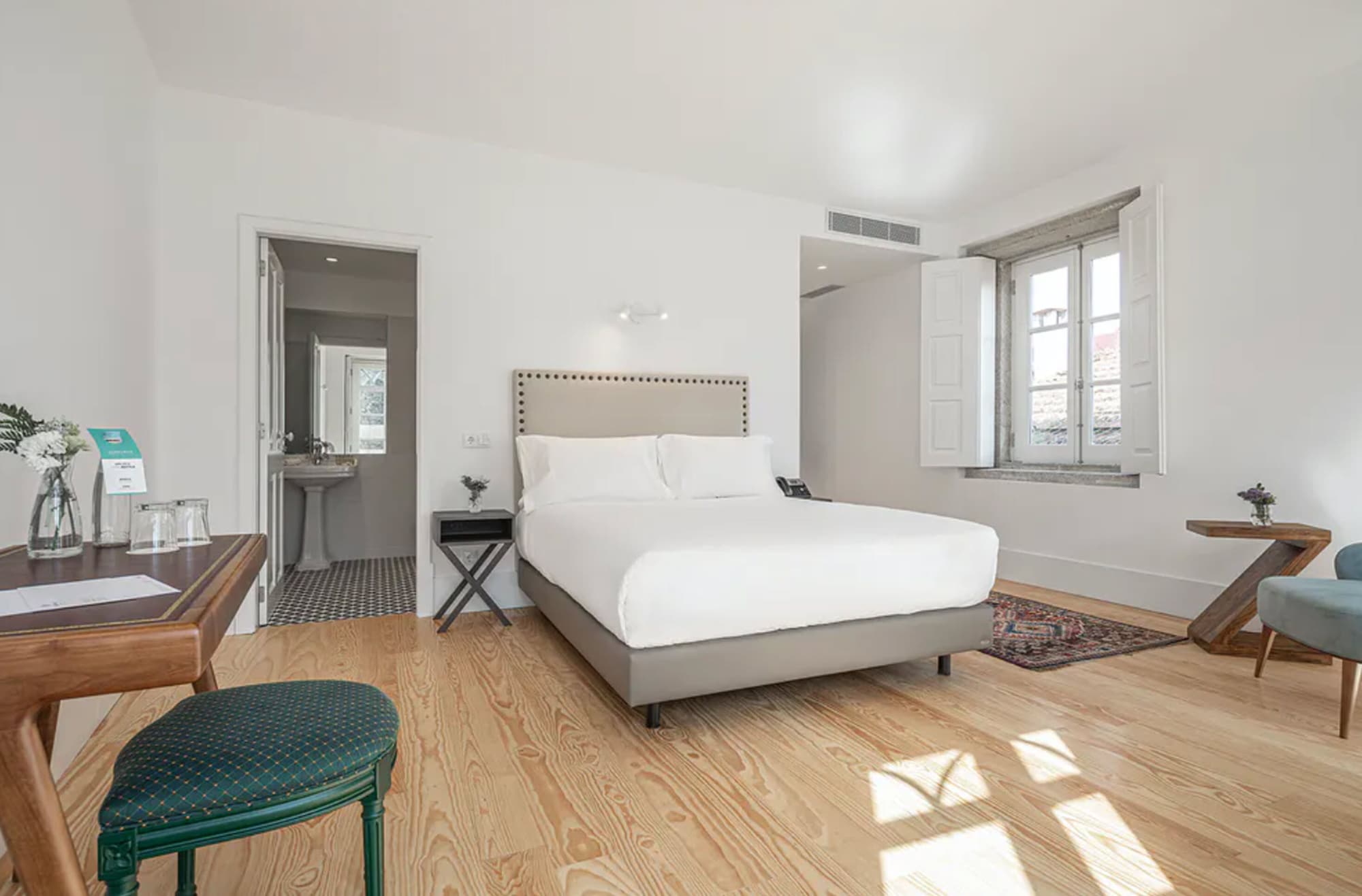 VICTORIAN, SUITE, DOUBLE BED
