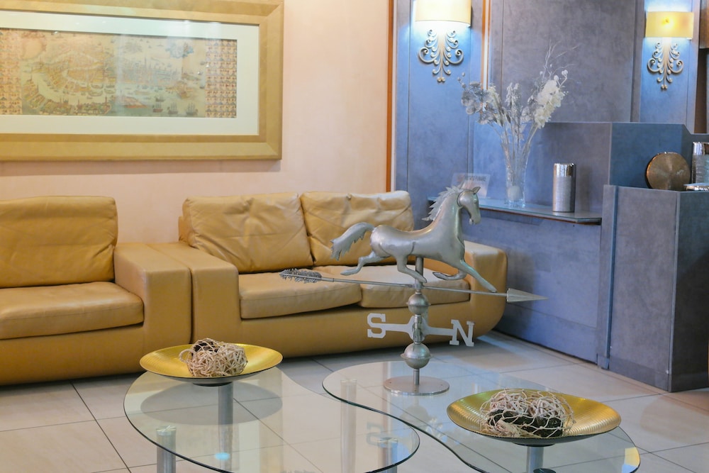 Hotel Mondial 23/28
