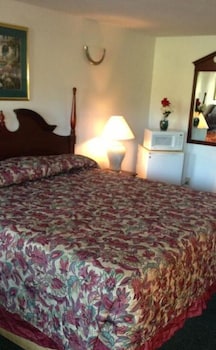 Catalina Airport Motel 10/42