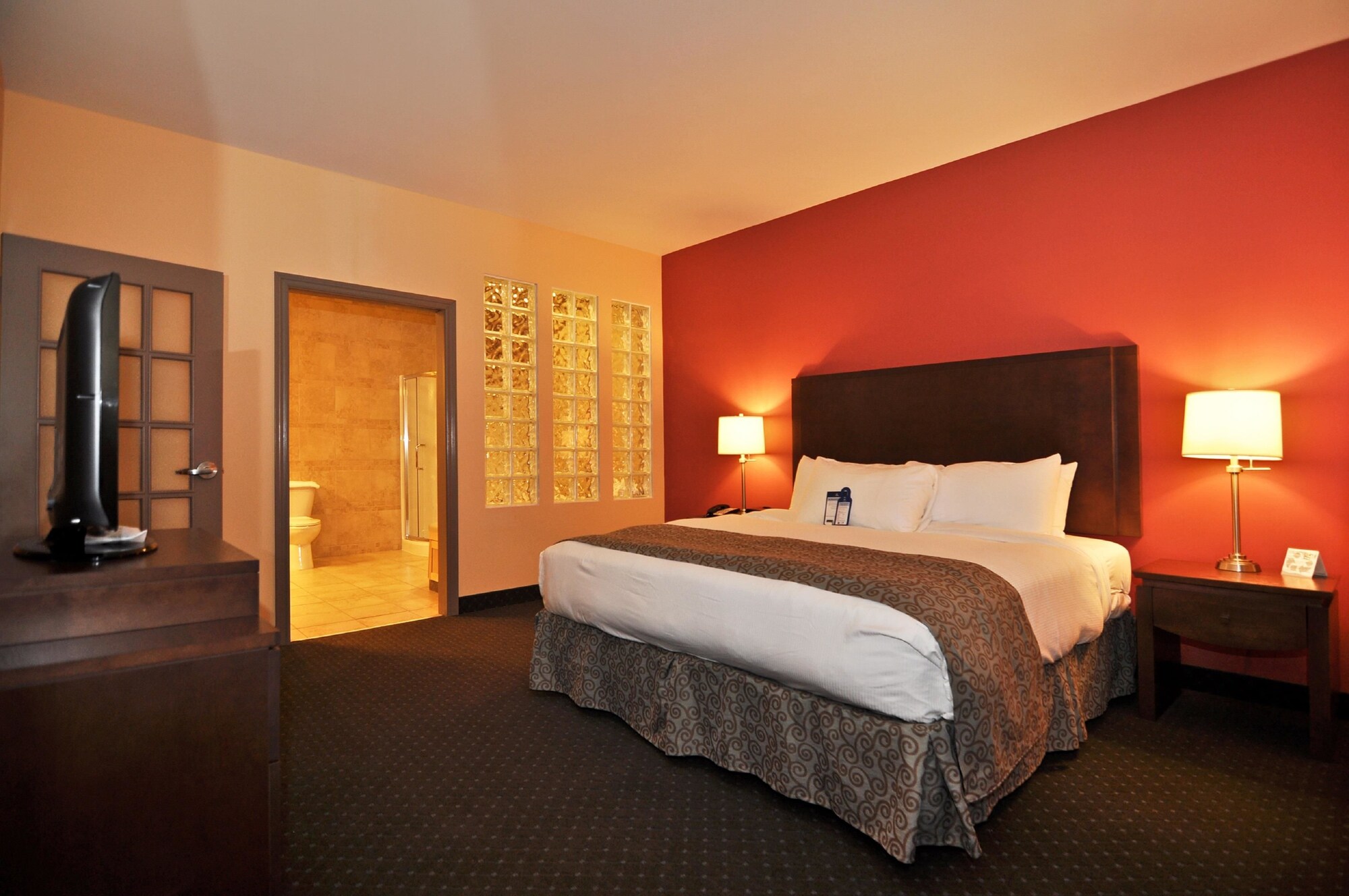 جناح بسرير كينج مع أريكة بمنطقة جلوس، Best Western Plus Liverpool Hotel & Conference Centre 2/7