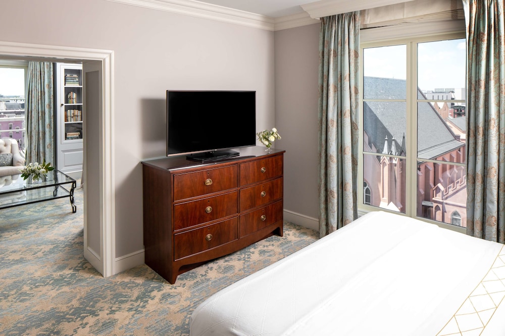 Hotel Bennett 11/66