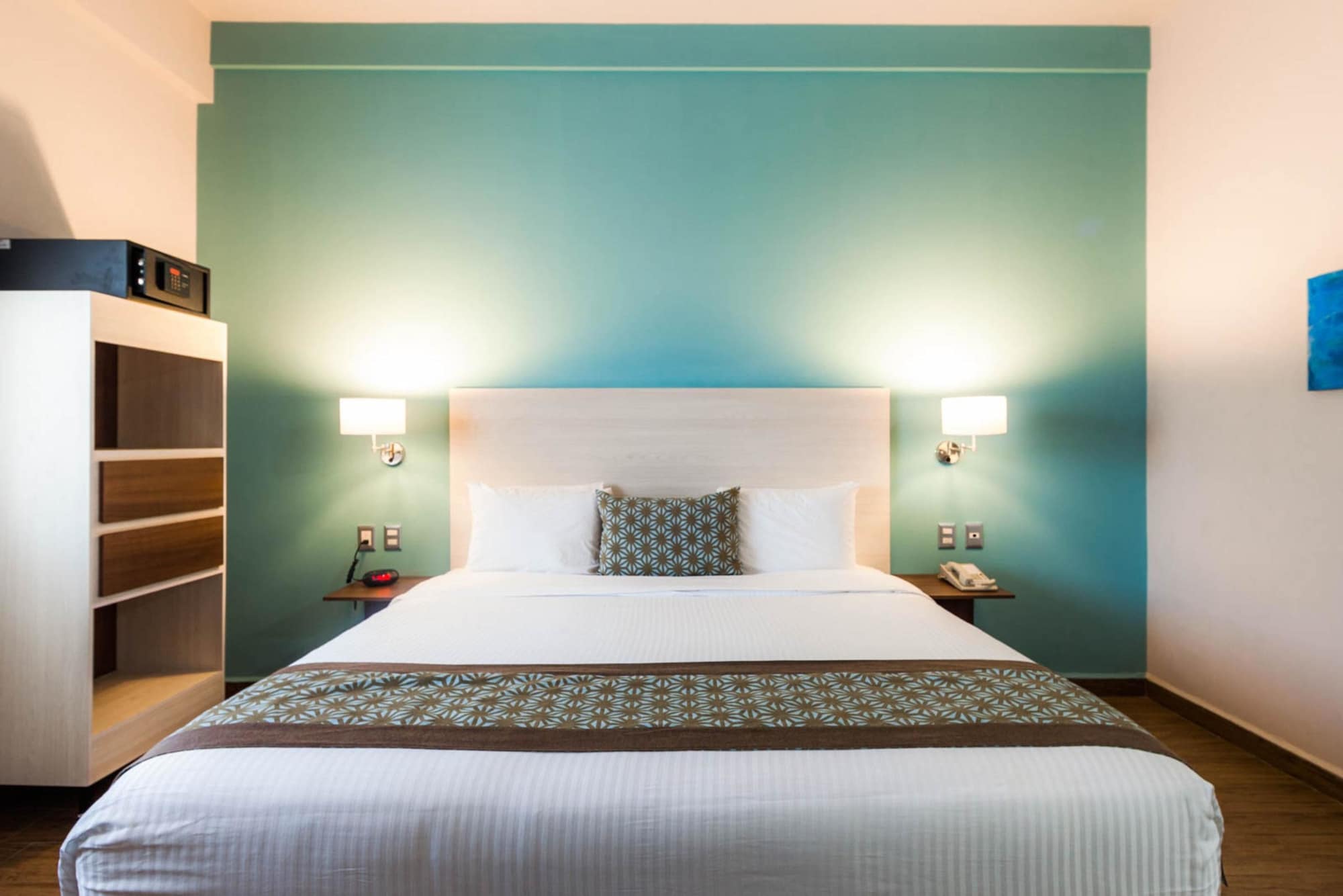 ROOM, KING BED