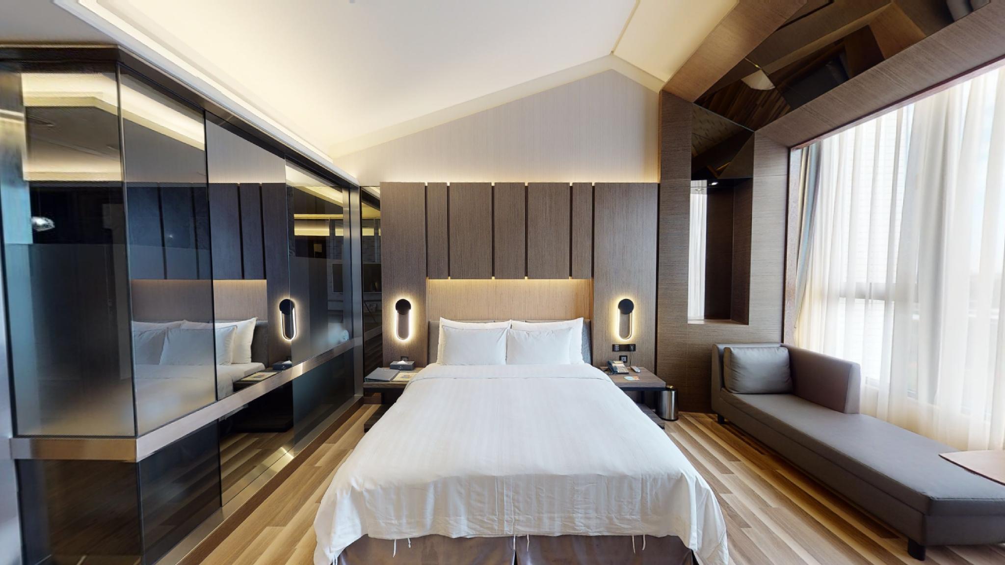 Superior, 1 Queen and 1 Double Bed