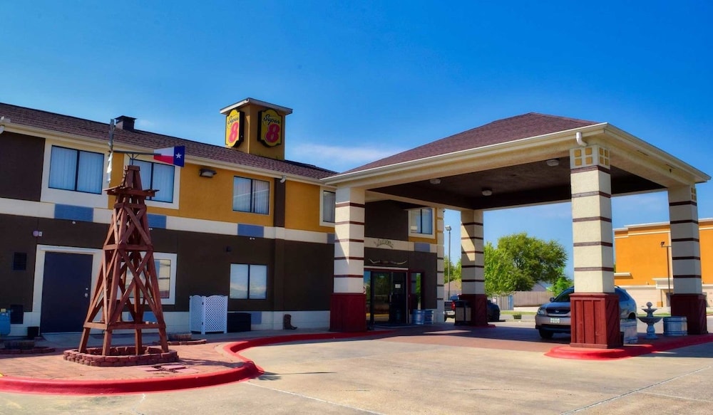 Super 8 By Wyndham Victoria/North/Mall Area 1/35