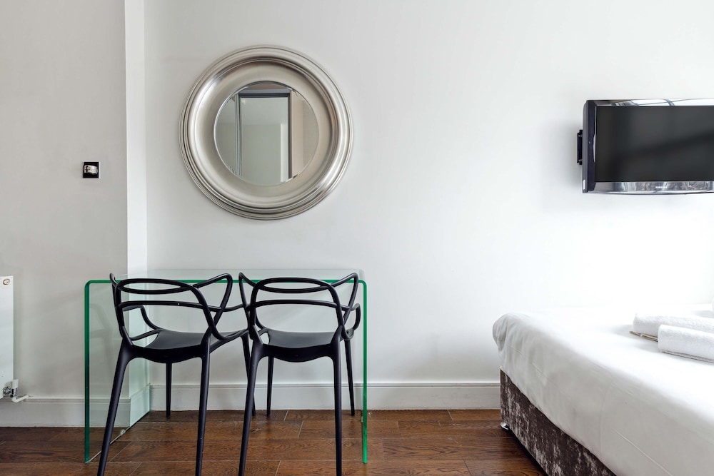 Valet Apartments Golden Square 12/22