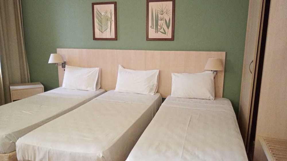APARTMENT, TRIPLE, 3 BEDS