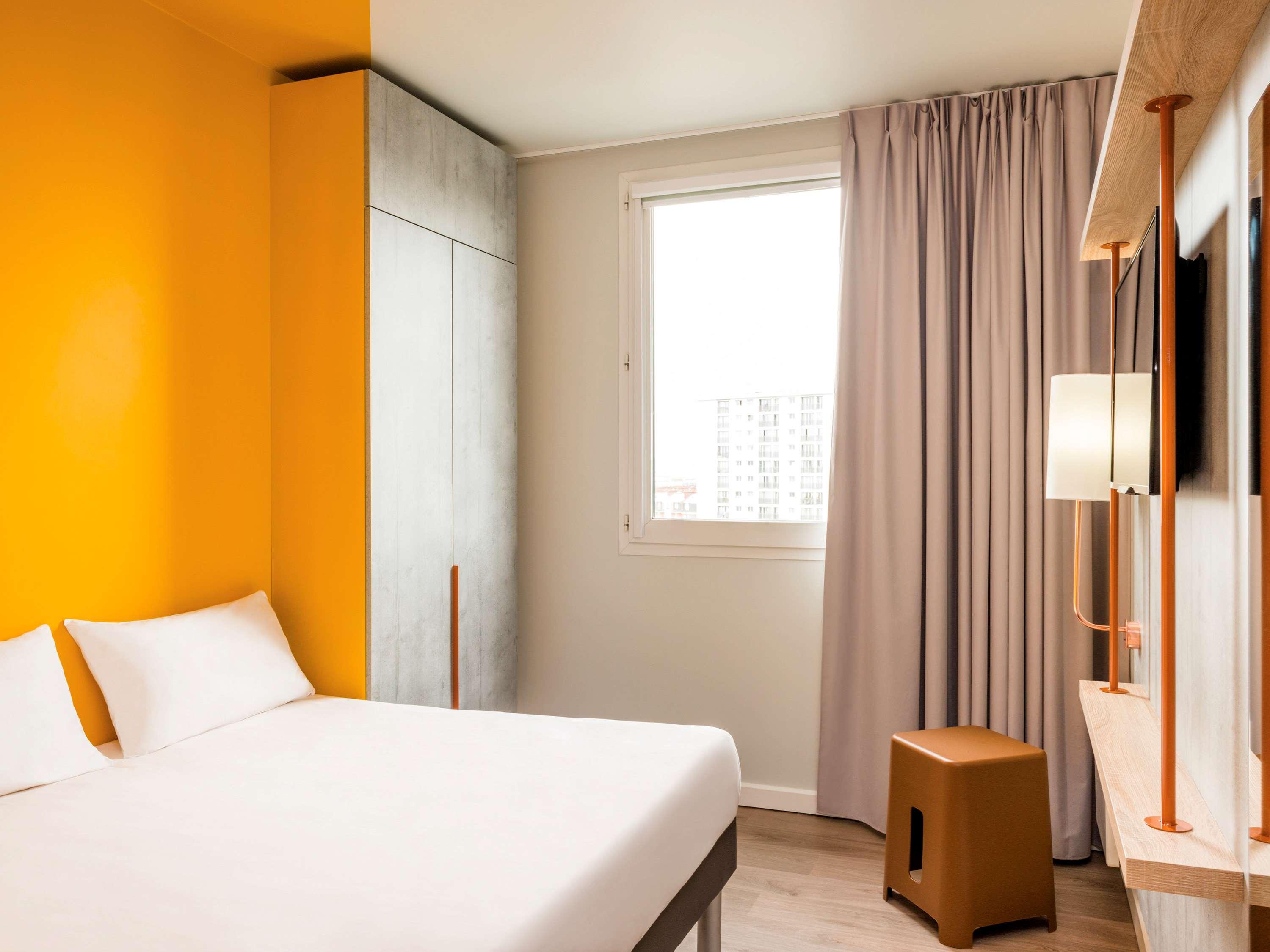 ROOM, 1 DOUBLE AND 1 SINGLE BED