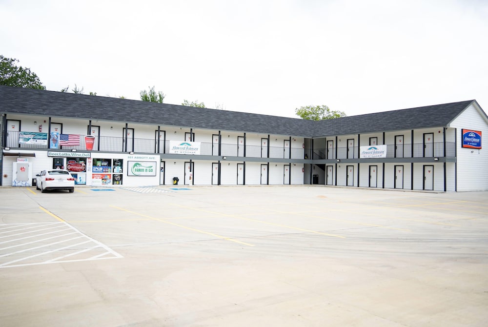 Howard Johnson by Wyndham Hillsboro TX 23/26