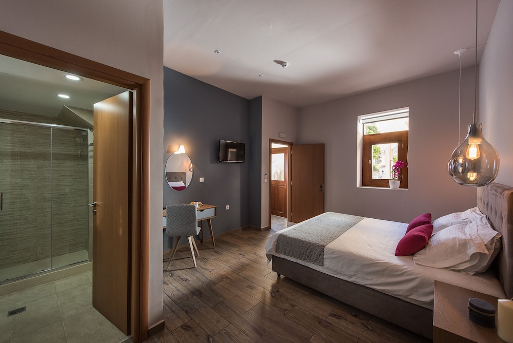 Bluebell Luxury Suites 9/42