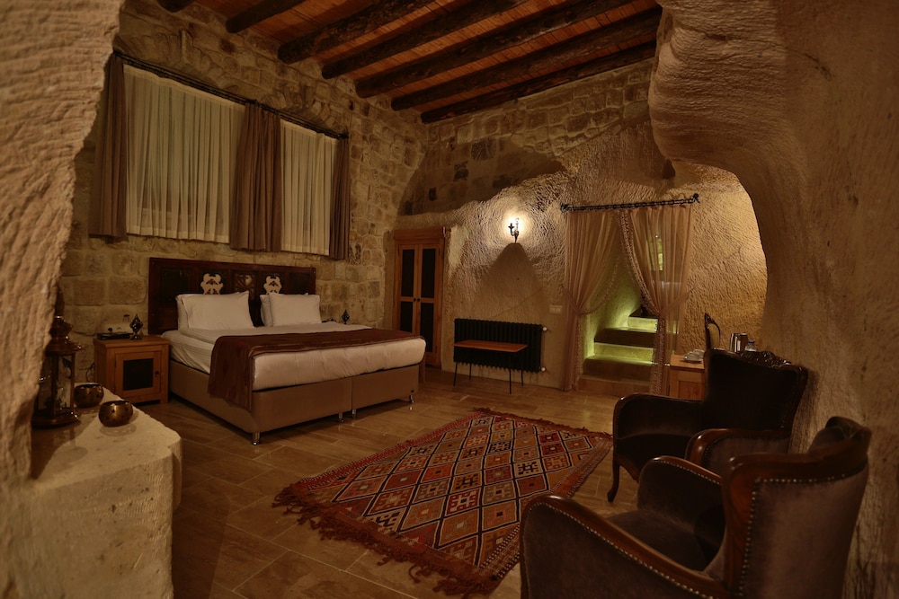Acropolis Cave Suites 36/50