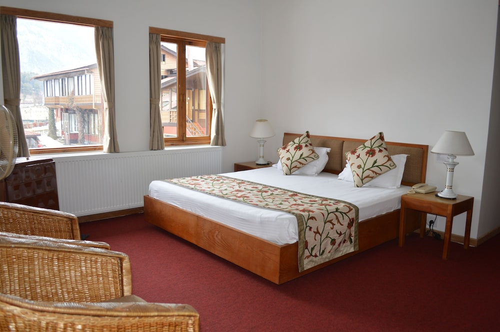 PAHALGAM HOTEL 14/39