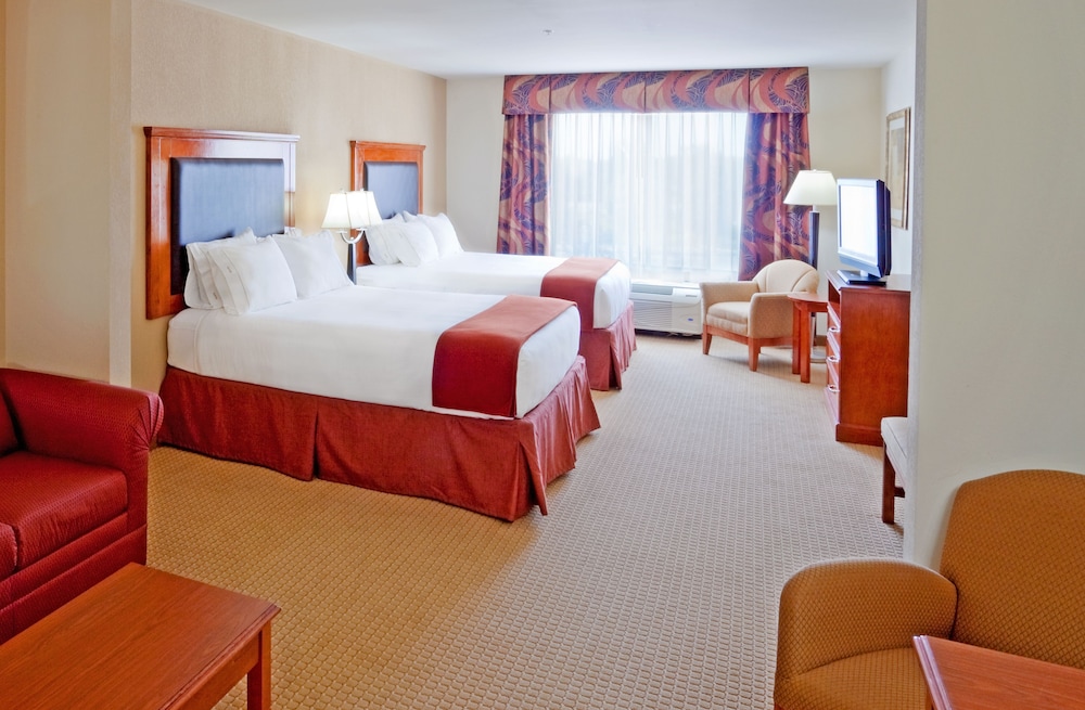 Holiday Inn Express Hotel Suites Latham 32/70