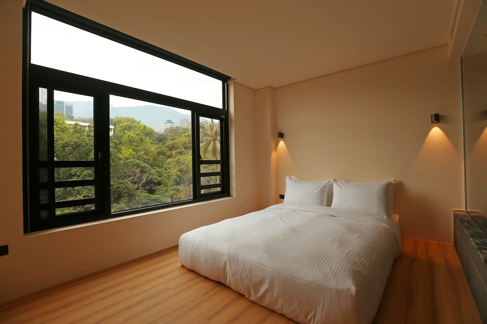 SUPERIOR, DOUBLE BED, PARK VIEW