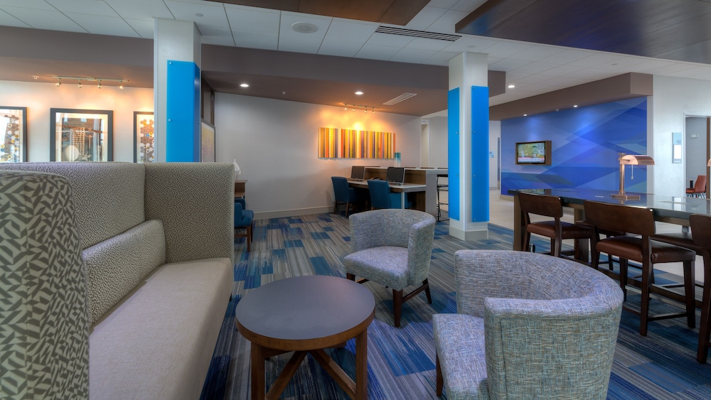 Holiday Inn Express Suites Tulsa Midtown 43/68