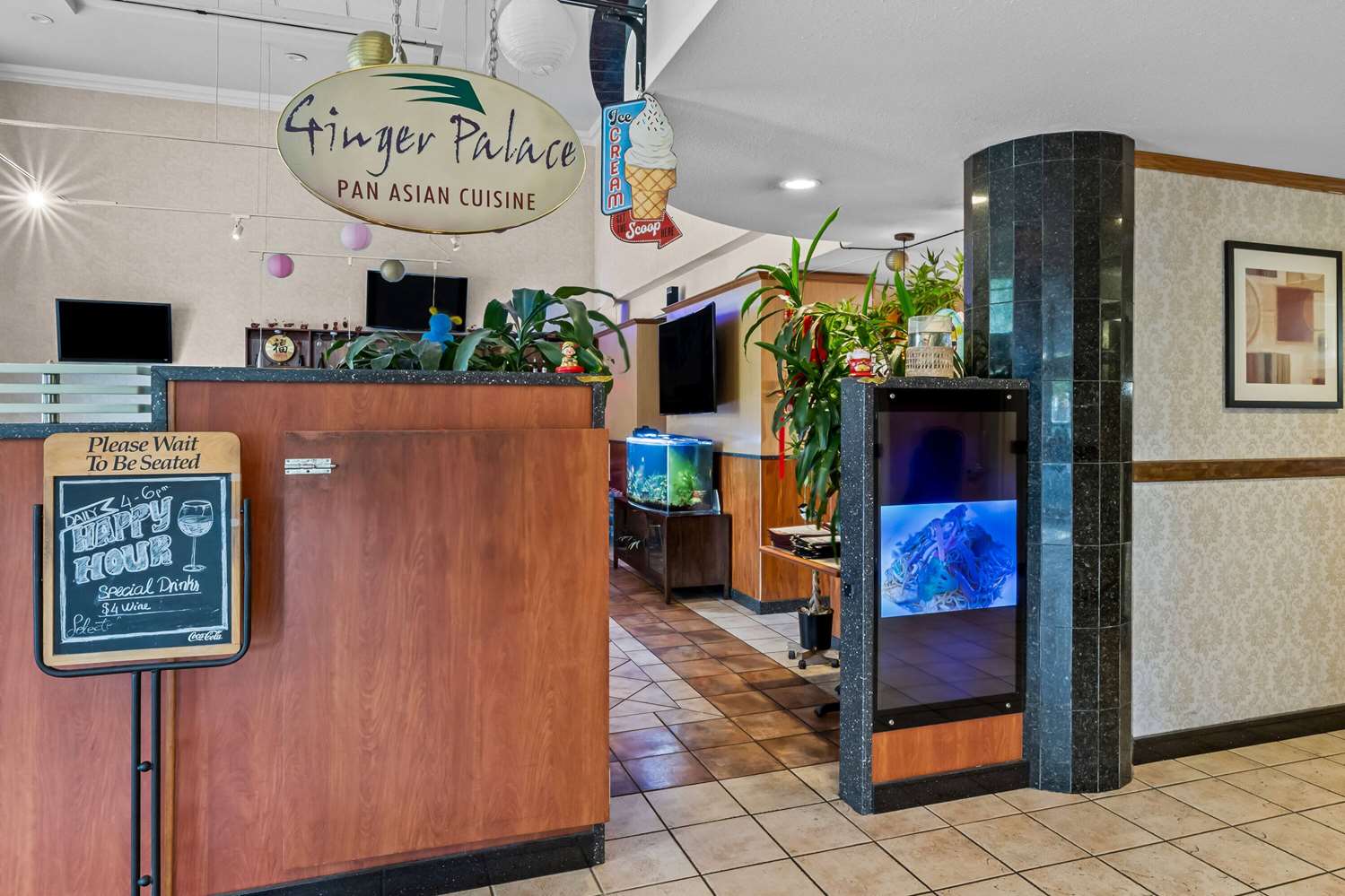 Ramada By Wyndham Seatac Airport 7/35