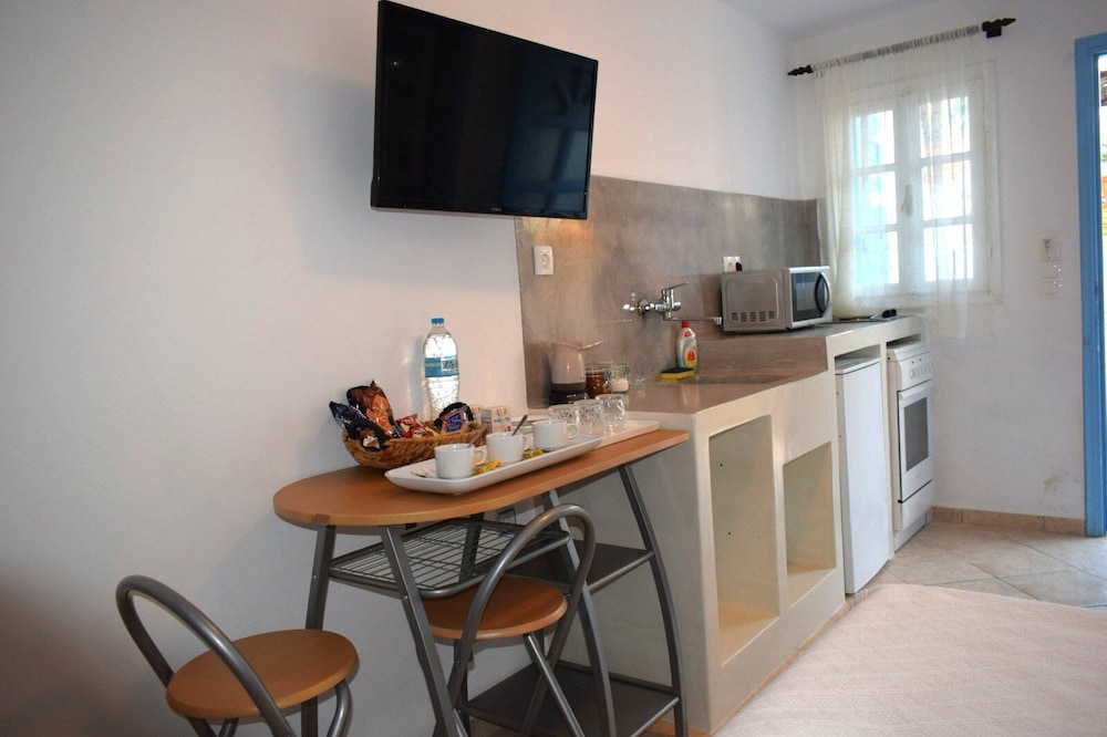 Virginia Studios & Apartments 29/49