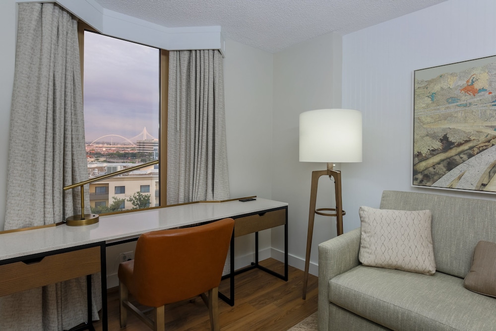 Sheraton Suites Market Center 27/49