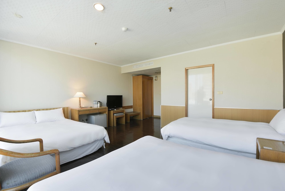 1 BEDROOM, FAMILY SUITE, CITY VIEW