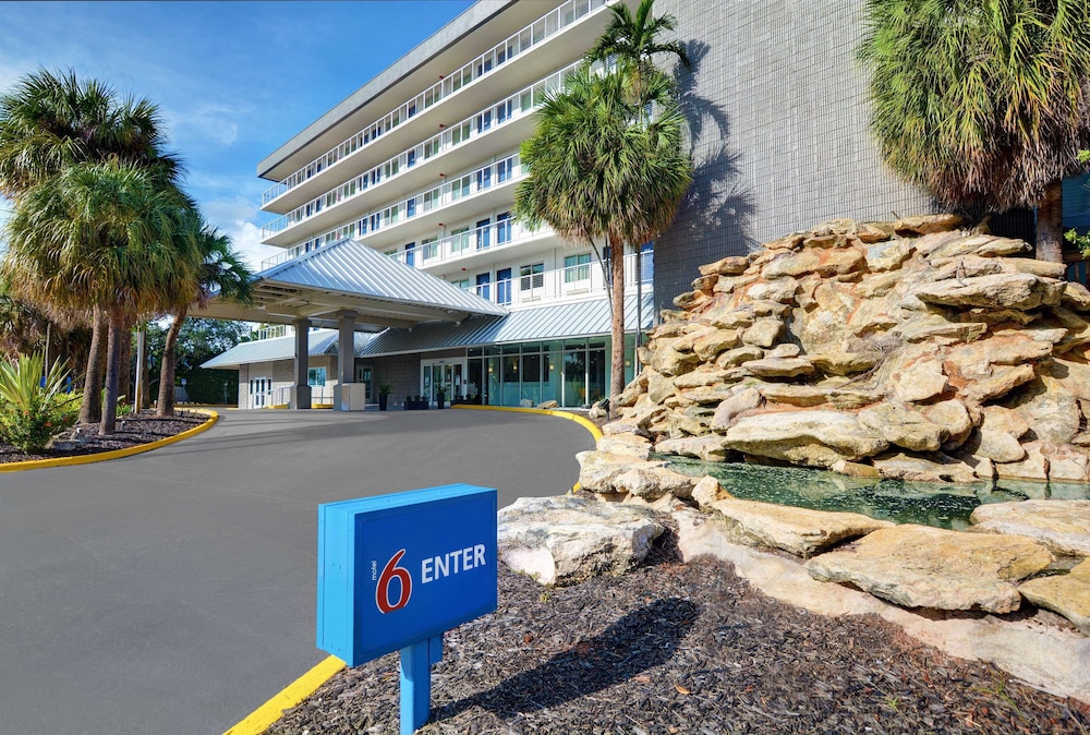 Motel6 Cutler Bay, FL - Miami 57/65