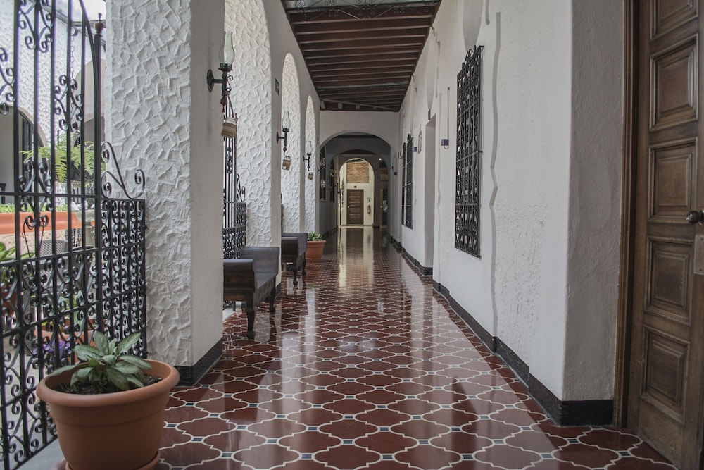 Hotel Ajau Colonial 6/50
