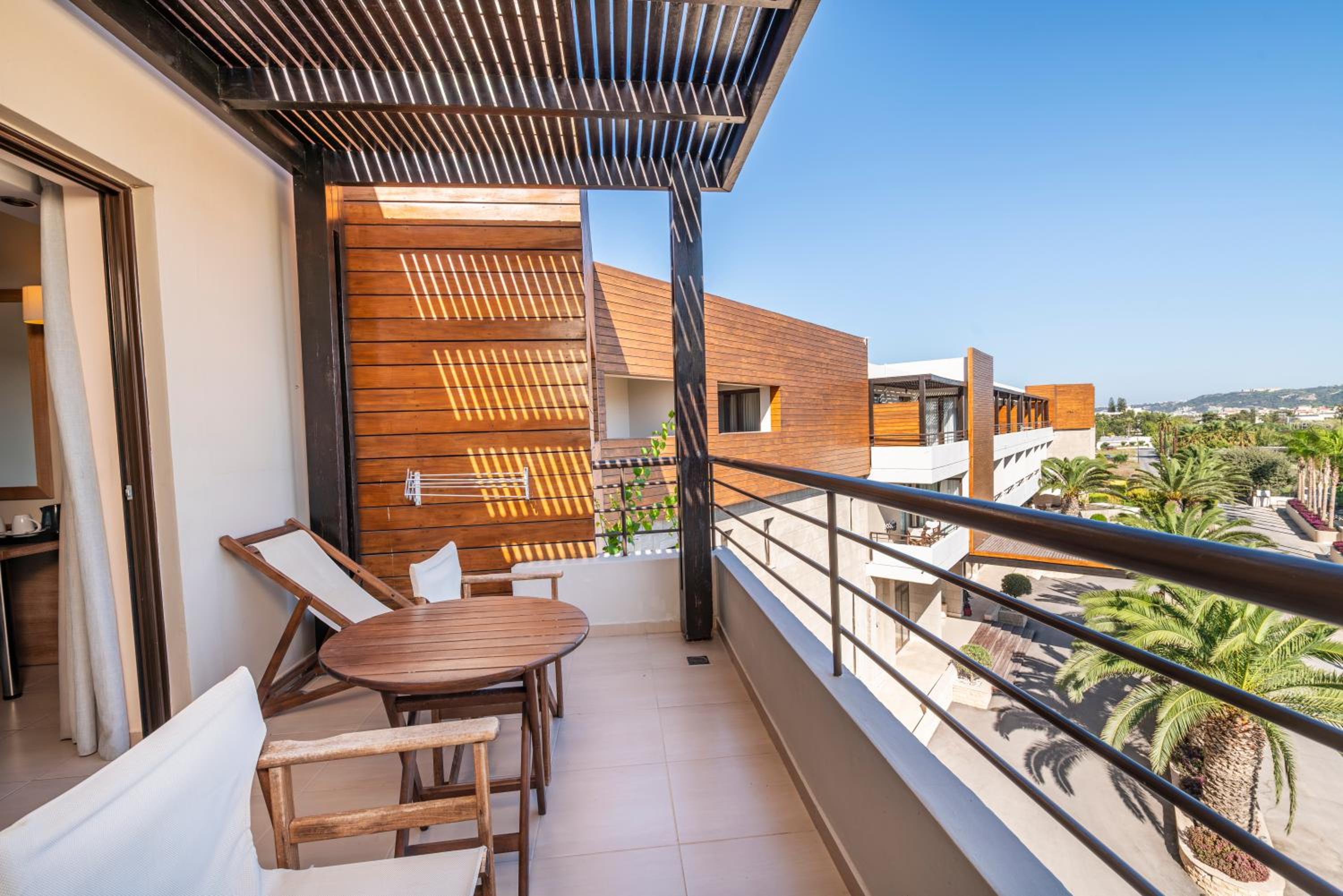 1 BEDROOM, SUITE