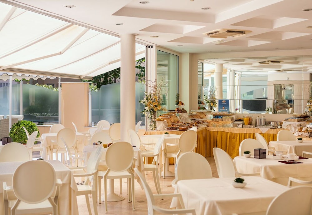 Hotel Lunariccione 30/36