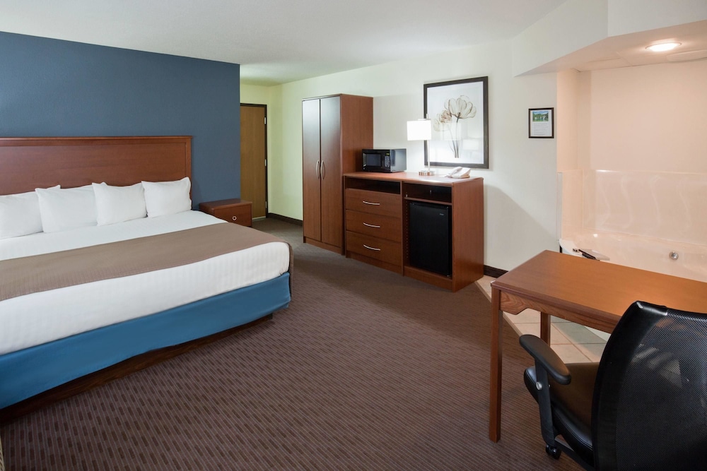AmericInn by Wyndham Spencer 7/36