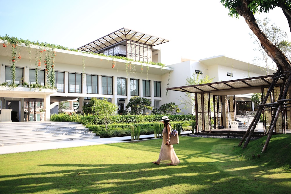 Proud Phuket Hotel 59/60