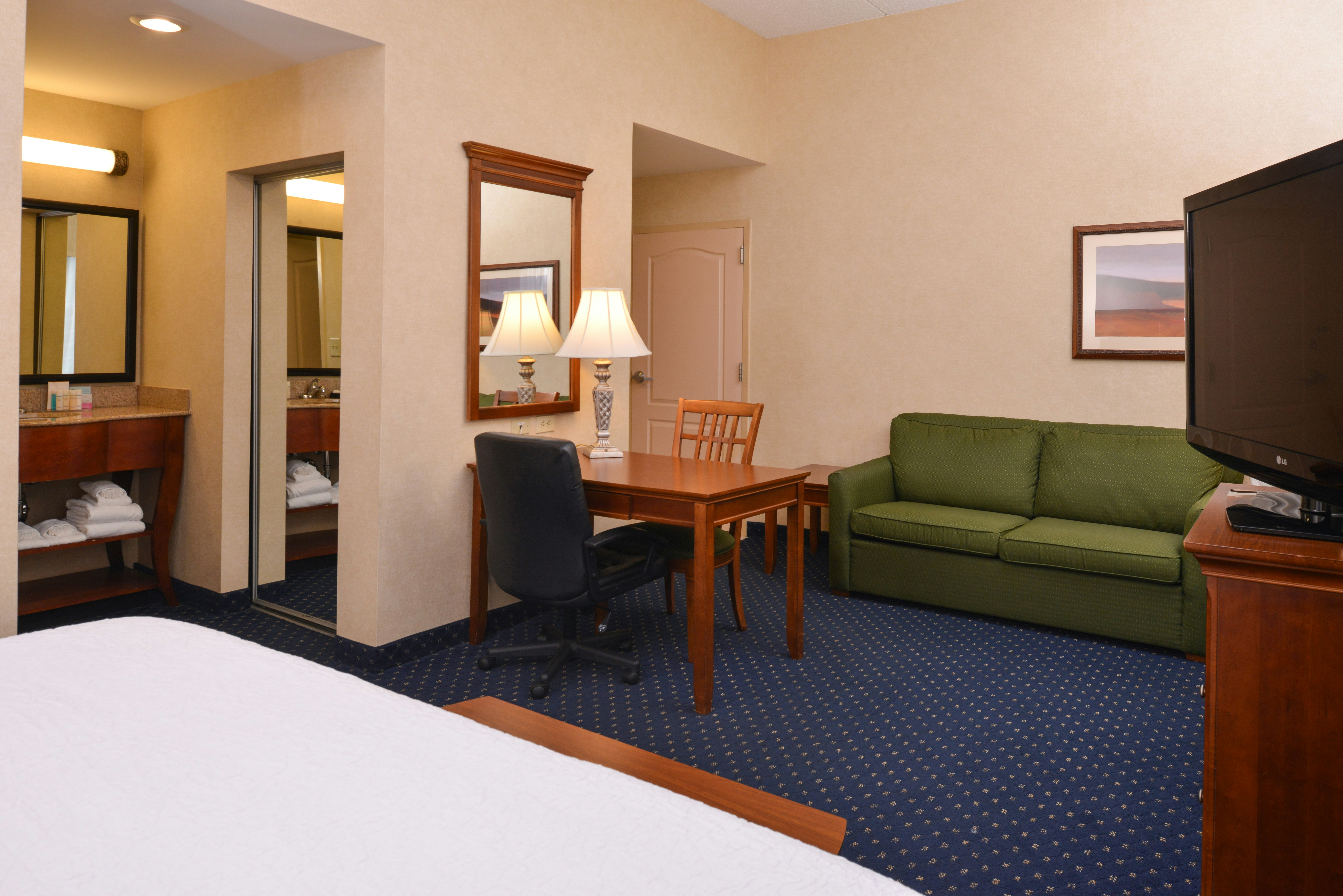 Hampton Inn & Suites Fredericksburg South 38/61