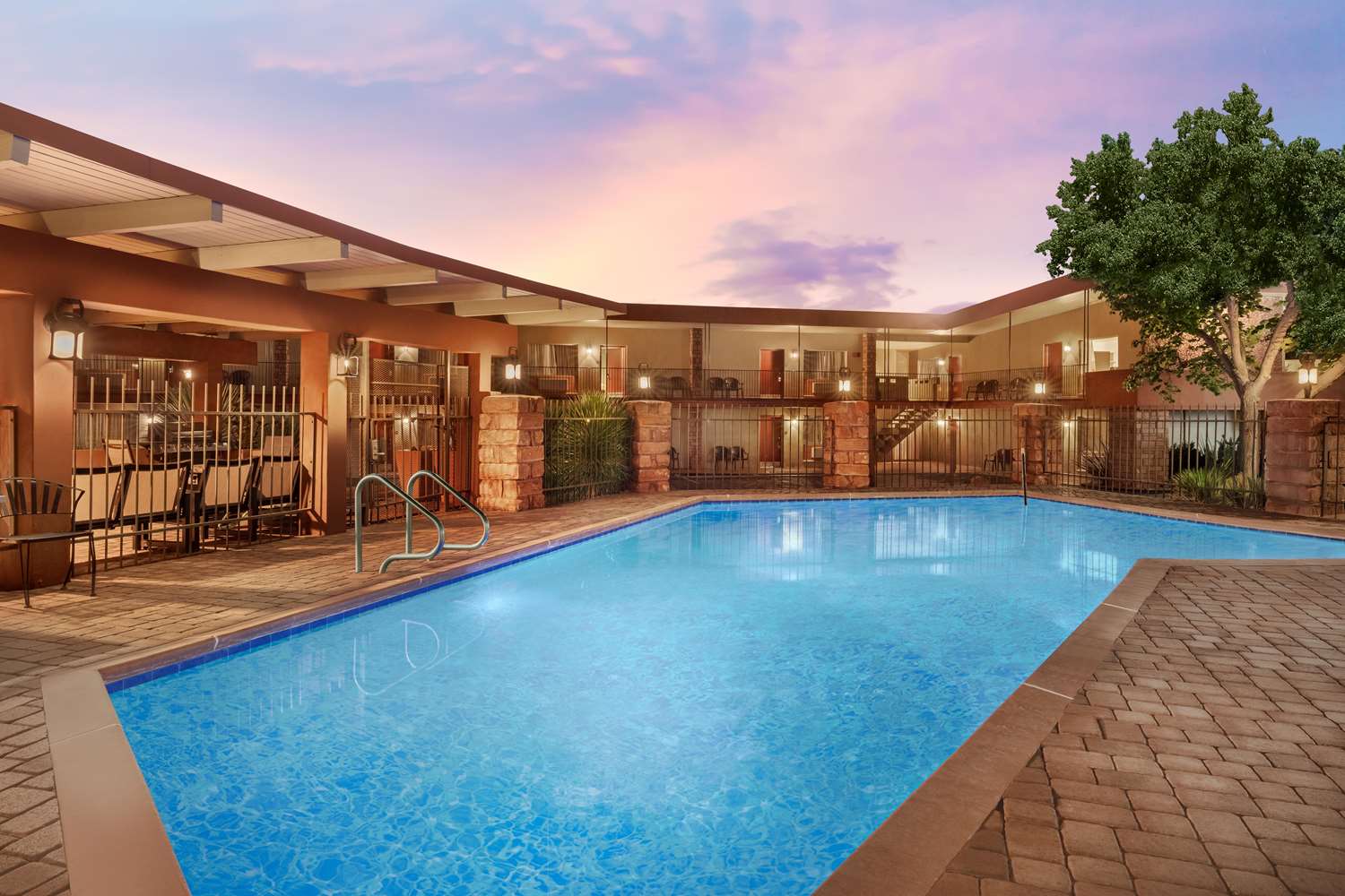 Best Western Red Hills 5/12