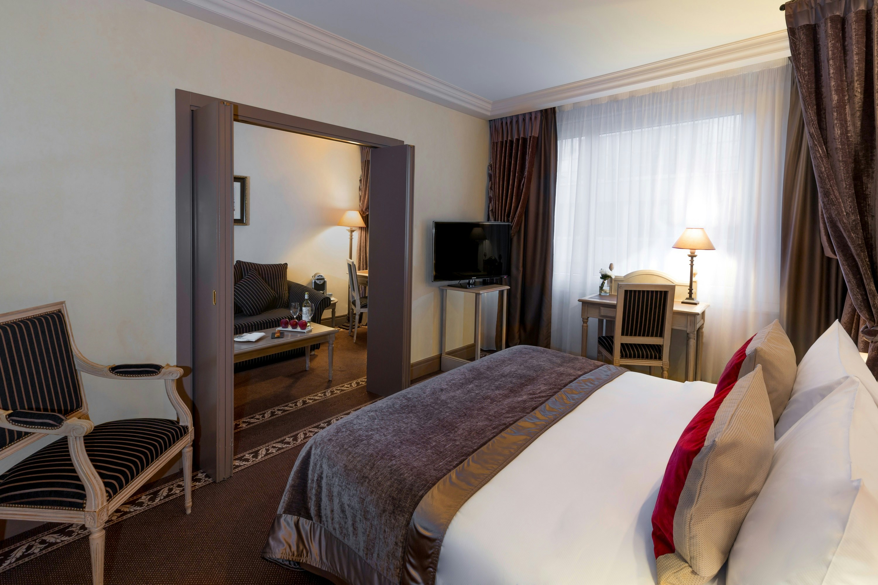 Royal Manotel 8/50