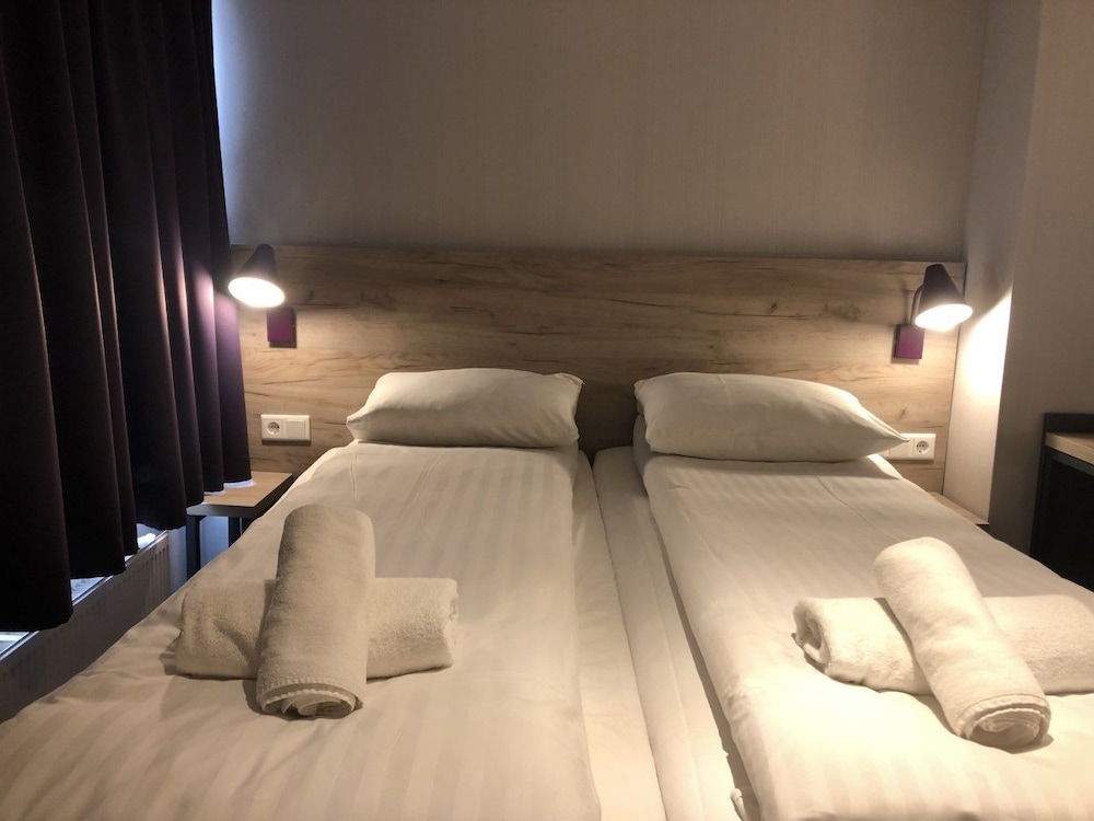 Facade Hotel Amsterdam 28/44